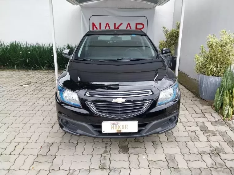 Chevrolet Onix Preto 9