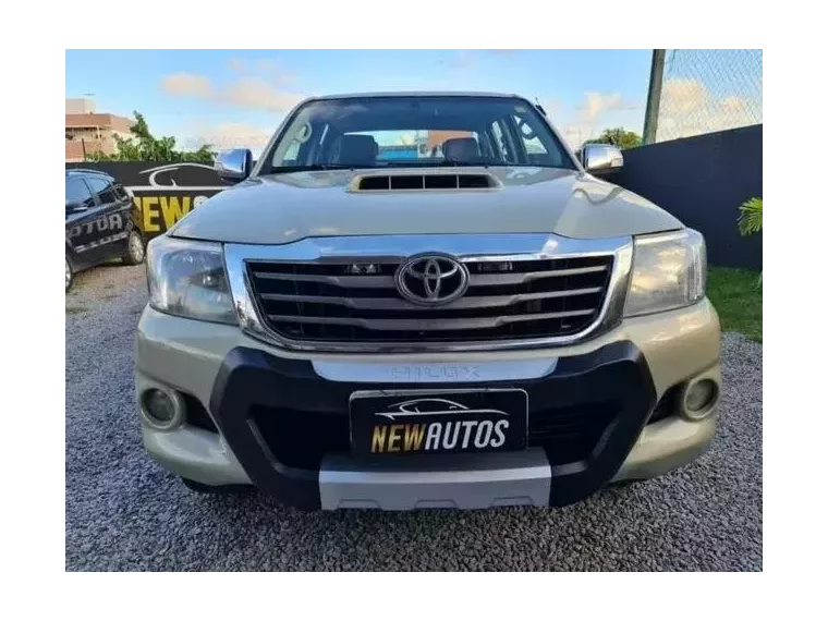 Toyota Hilux Bege 9