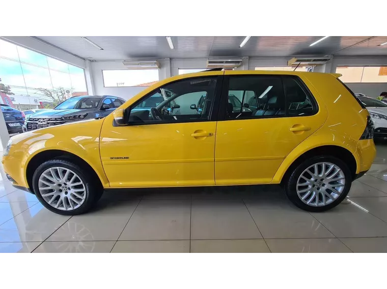 Volkswagen Golf Amarelo 4