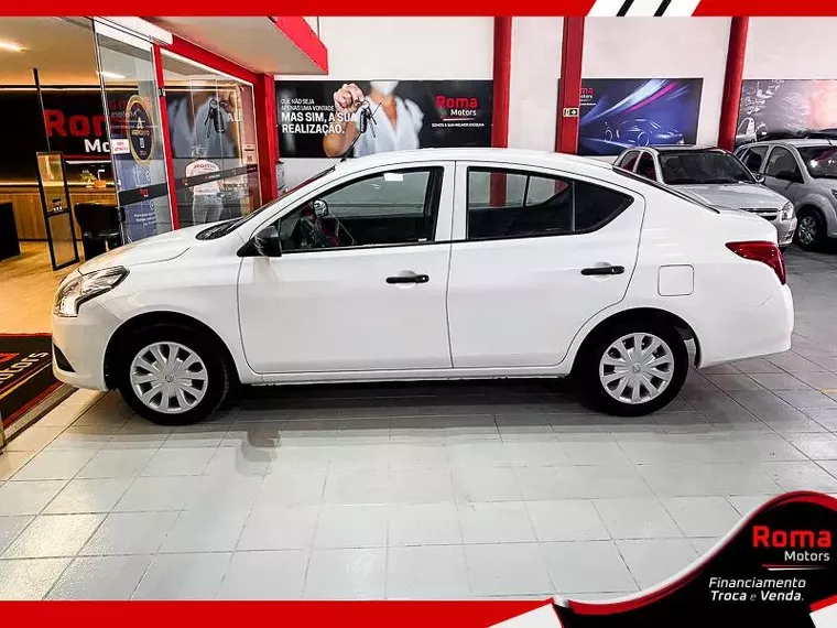 Nissan Versa Branco 8