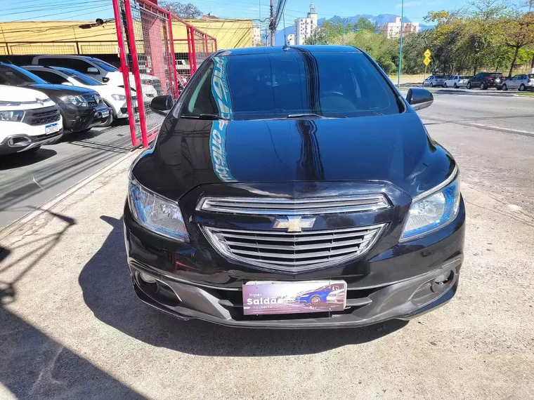 Chevrolet Onix Preto 4