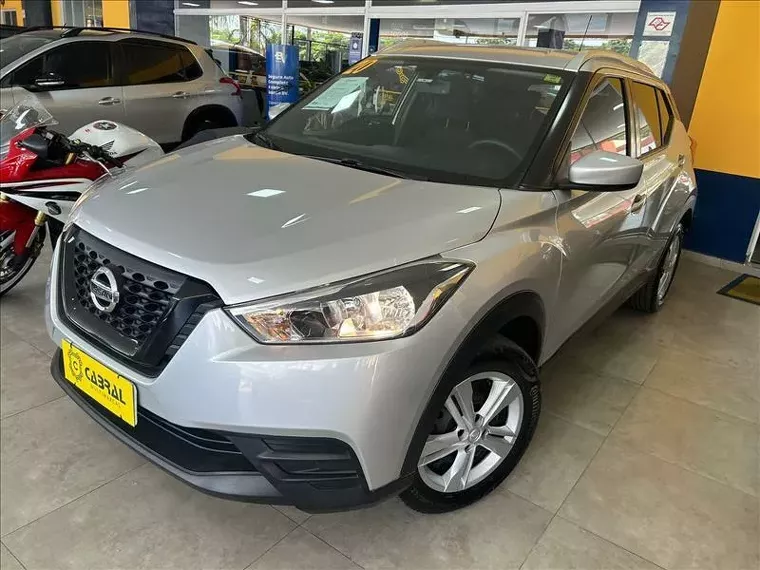 Nissan Kicks Prata 4