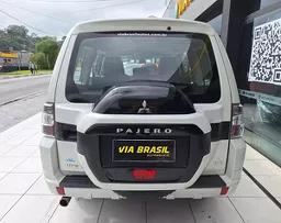 Mitsubishi Pajero Full