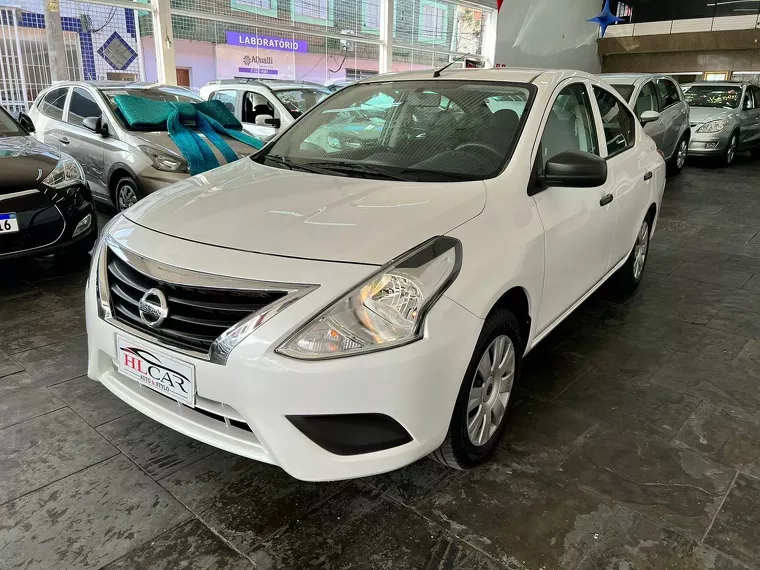 Nissan Versa Branco 2