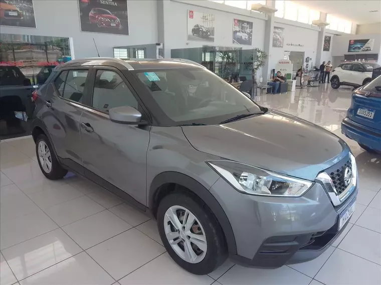 Nissan Kicks Cinza 6