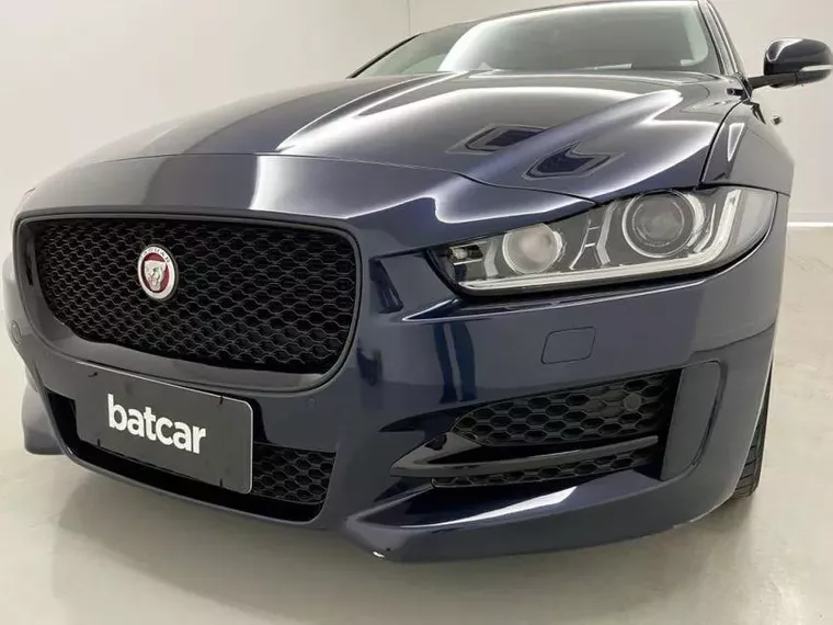 Jaguar XE Azul 7