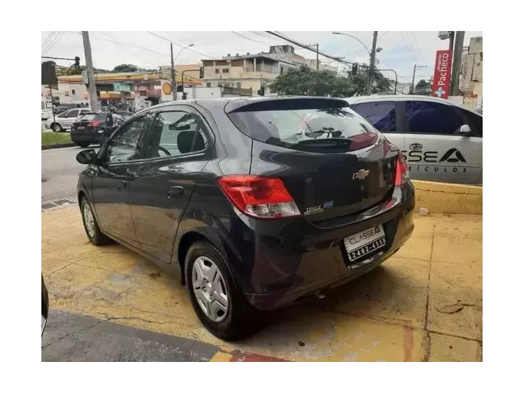 Chevrolet Onix Cinza 5