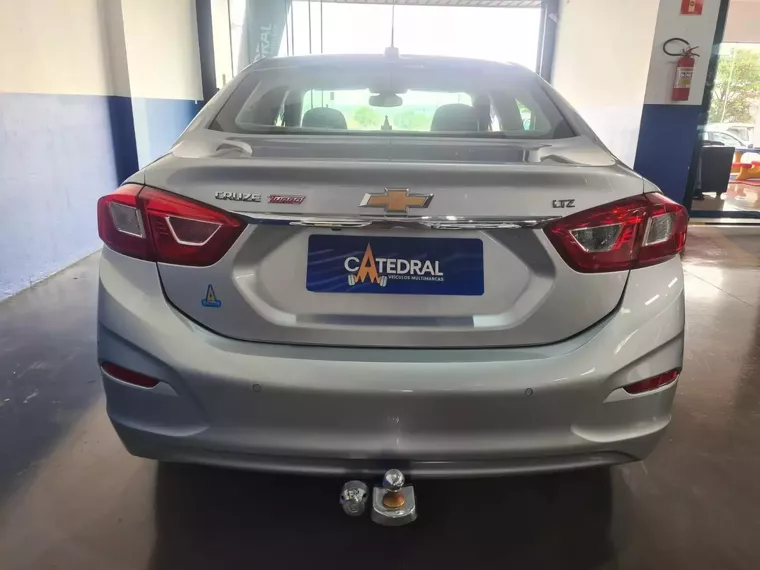 Chevrolet Cruze Prata 5