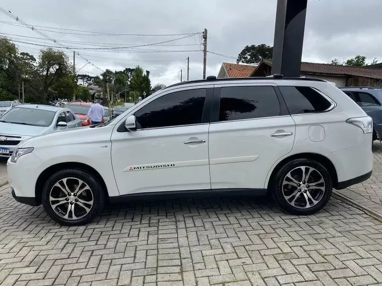 Mitsubishi Outlander Branco 13