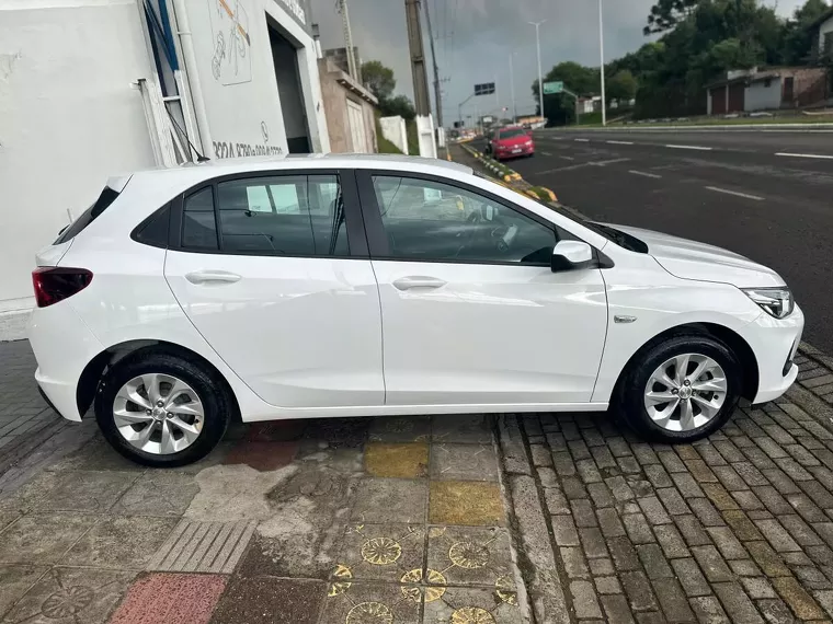 Chevrolet Onix Branco 4