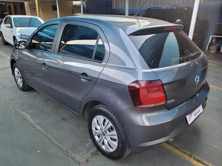 Volkswagen Gol Cinza 13