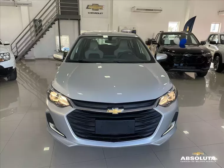 Chevrolet Onix Prata 4