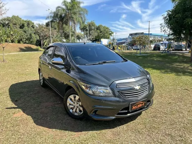 Chevrolet Onix Cinza 3