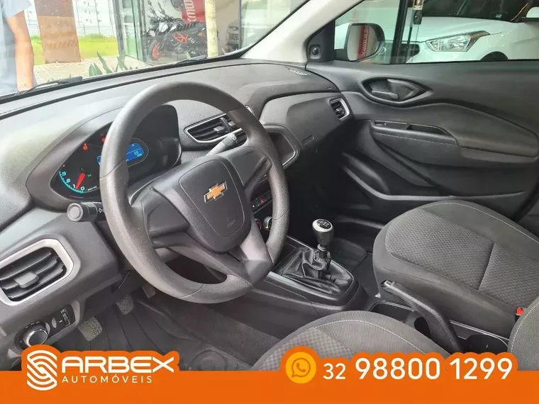 Chevrolet Onix Branco 14