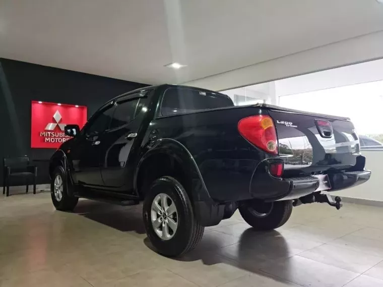 Mitsubishi L200 Triton Verde 16