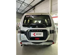 Mitsubishi Pajero Full