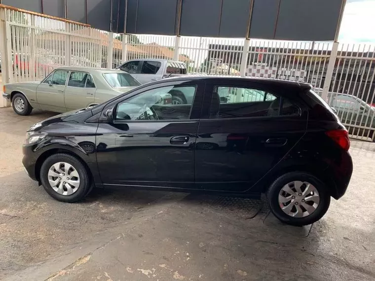 Chevrolet Onix Preto 8