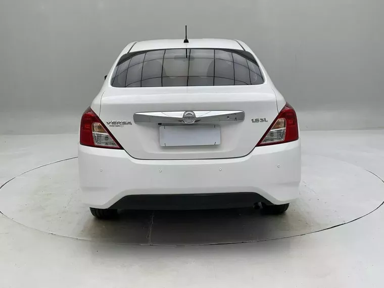 Nissan Versa Branco 10