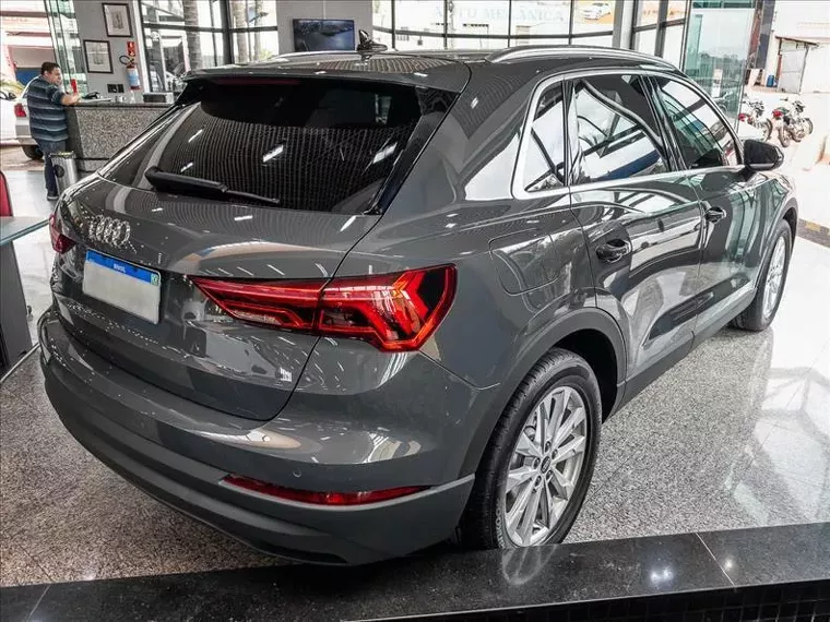 Audi Q3 Cinza 6