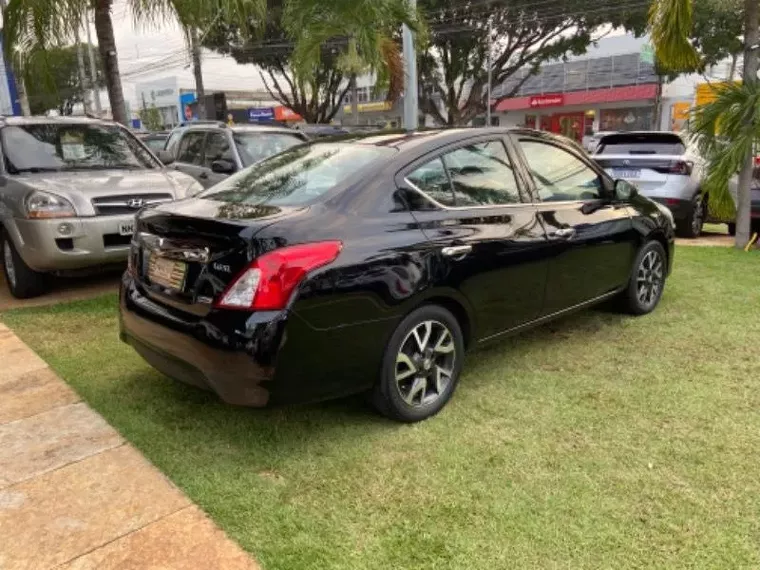 Nissan Versa Preto 2