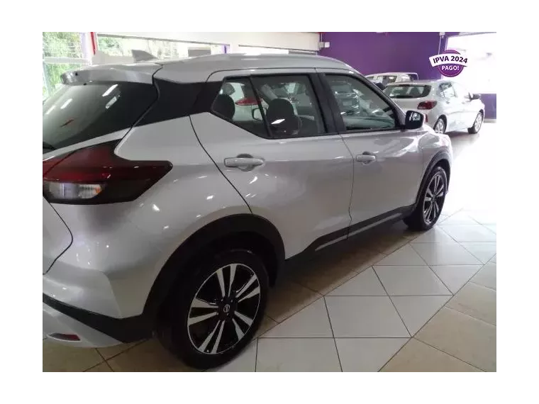 Nissan Kicks Prata 2