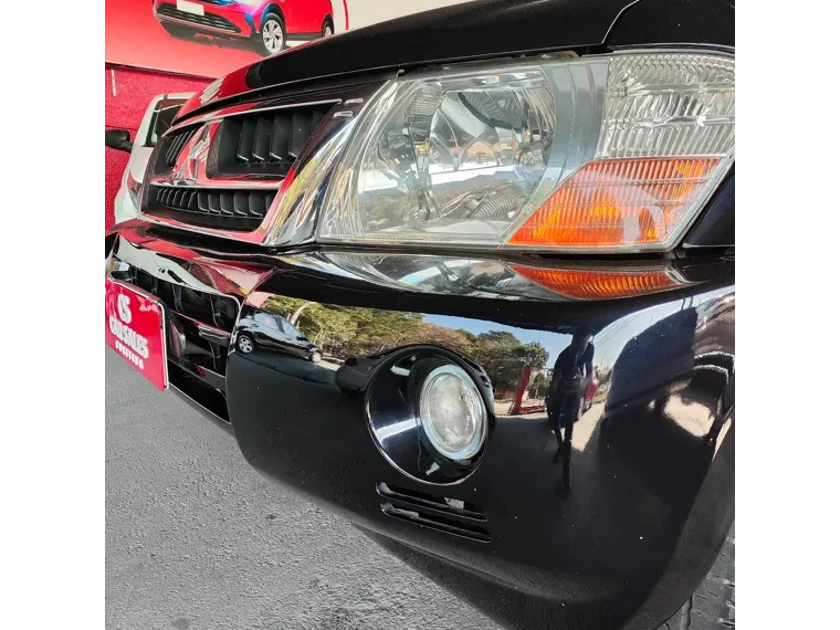 Mitsubishi Pajero Preto 23