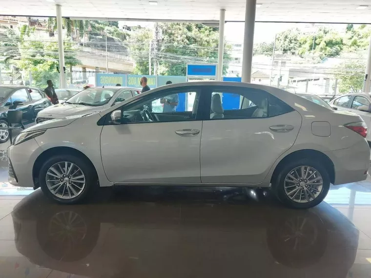 Toyota Corolla Prata 11