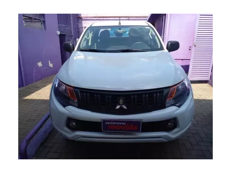 Mitsubishi L200 Branco 1