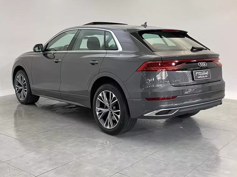 Audi Q8 Cinza 12