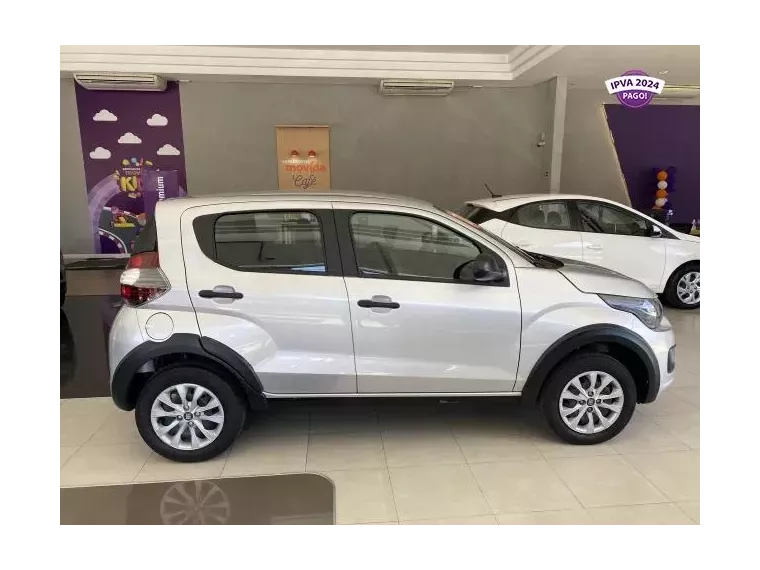 Fiat Mobi Prata 4