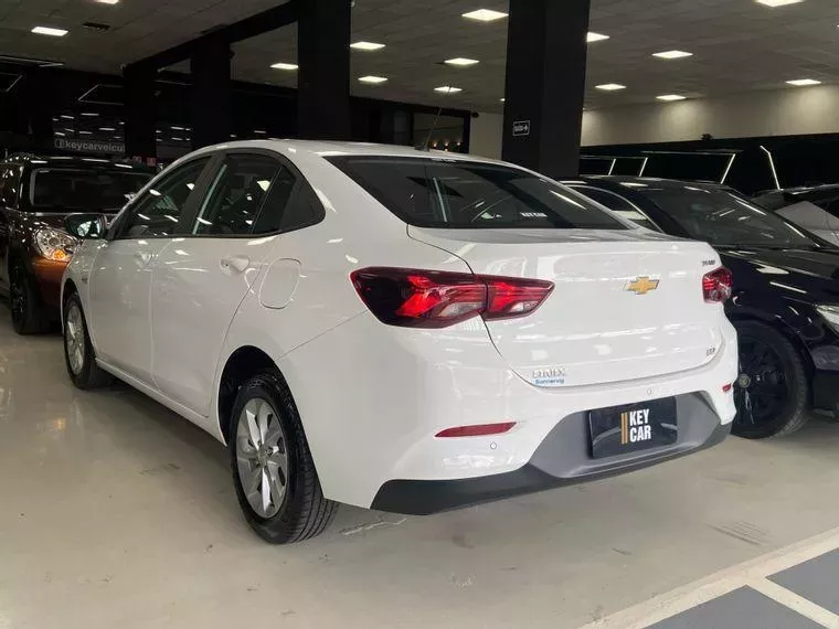 Chevrolet Onix Branco 4