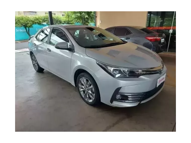 Toyota Corolla Prata 4