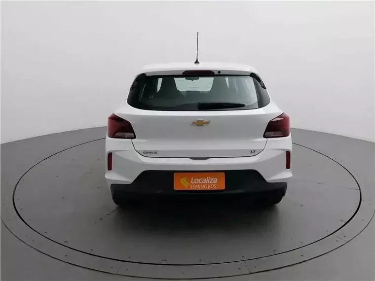 Chevrolet Onix Branco 8