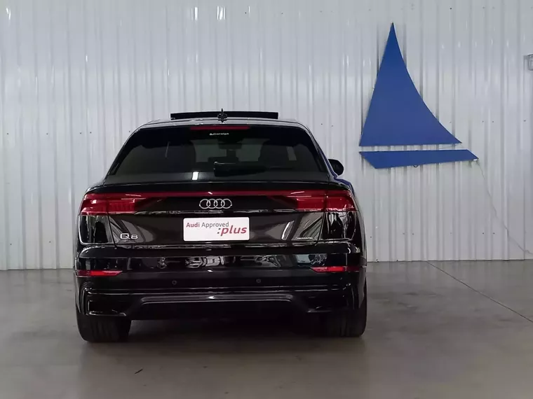 Audi Q8 Preto 10