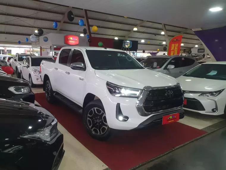 Toyota Hilux Branco 6