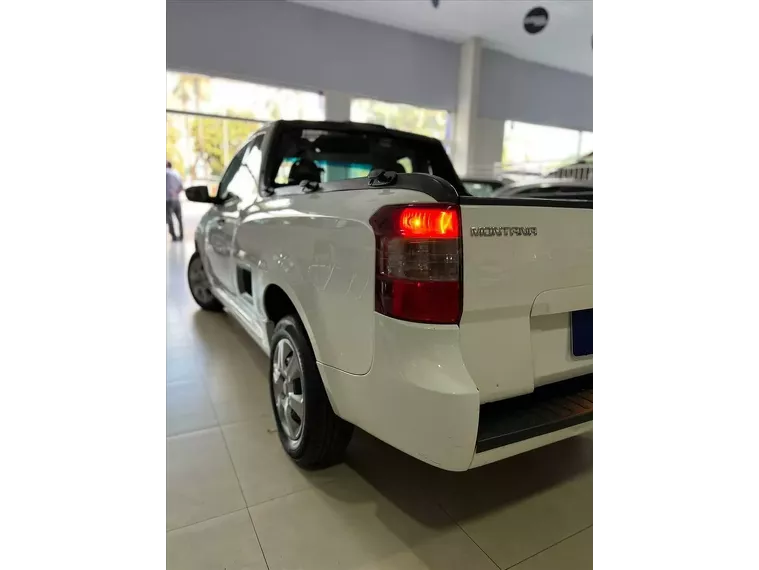 Chevrolet Montana Branco 6