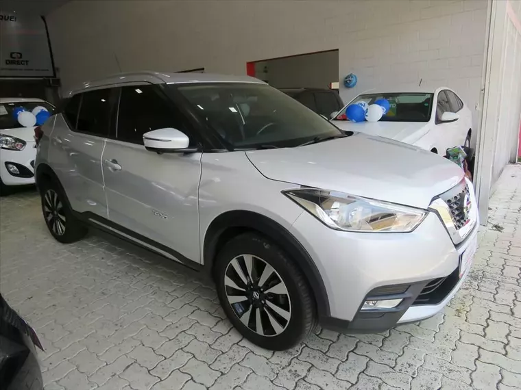 Nissan Kicks Preto 13