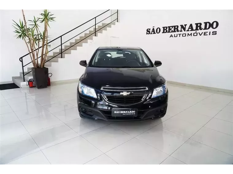 Chevrolet Onix Preto 8