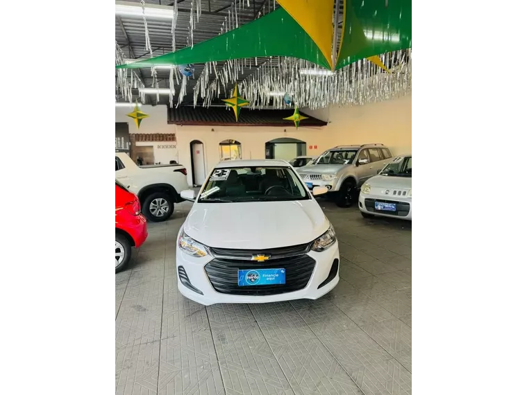 Chevrolet Onix Branco 3