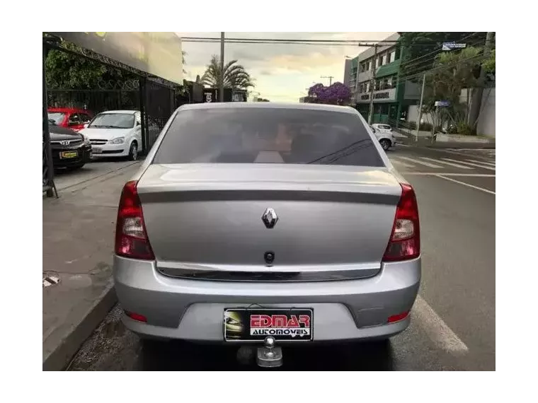 Renault Logan Prata 5