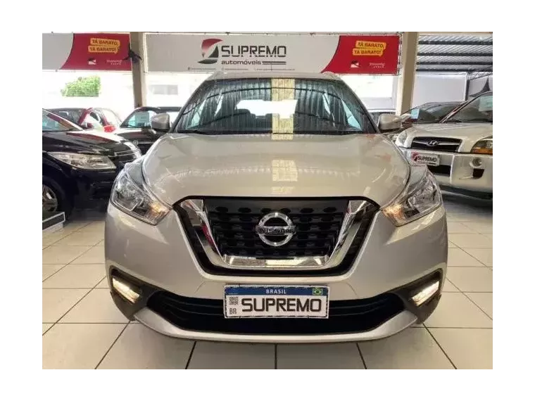 Nissan Kicks Prata 4