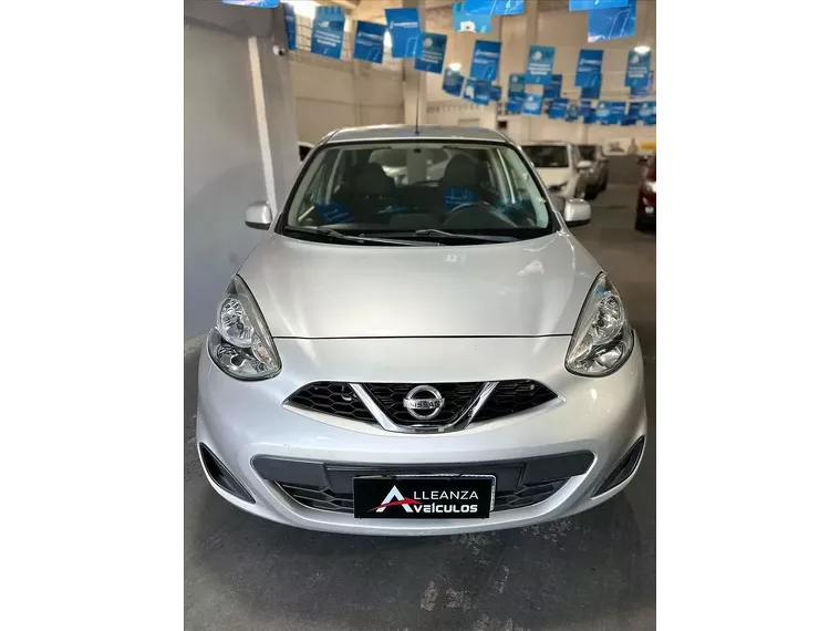 Nissan March Prata 5