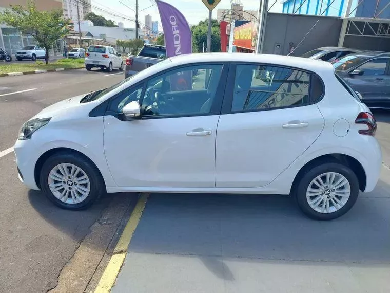 Peugeot 208 Branco 6