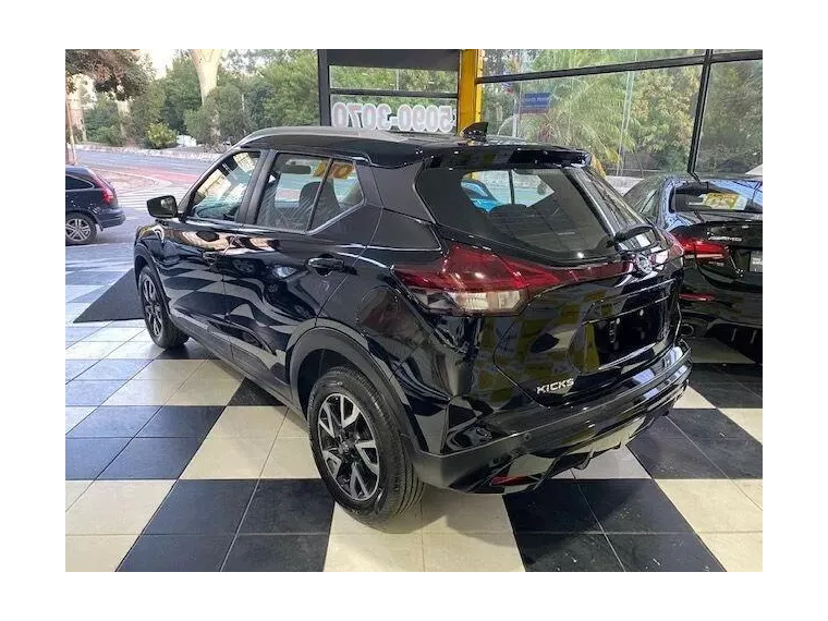 Nissan Kicks Preto 8