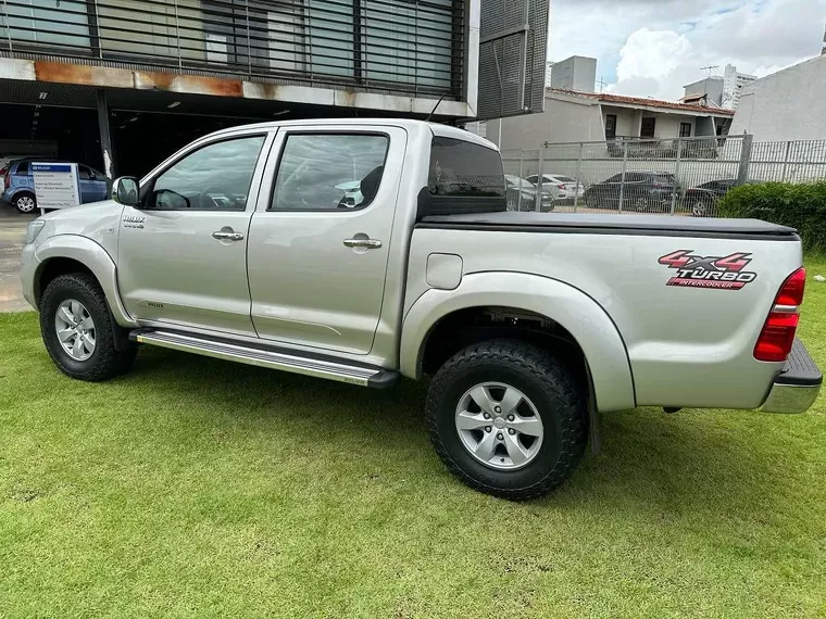 Toyota Hilux Prata 3