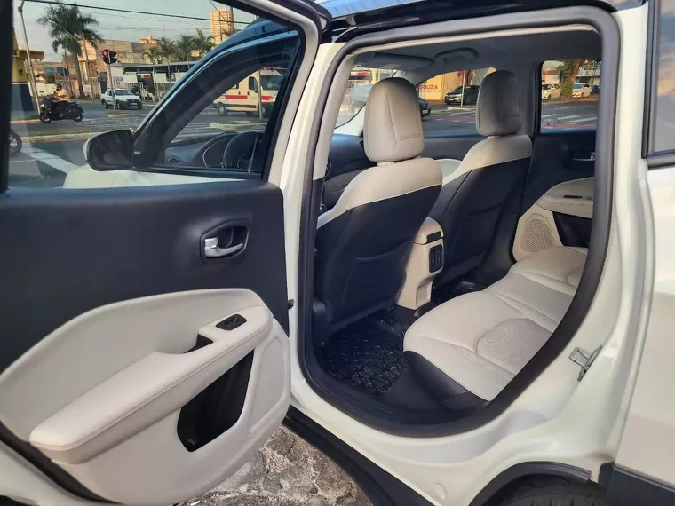 Jeep Compass Branco 18