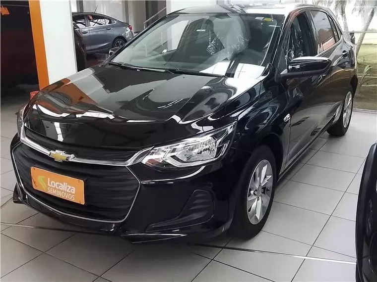 Chevrolet Onix Preto 10