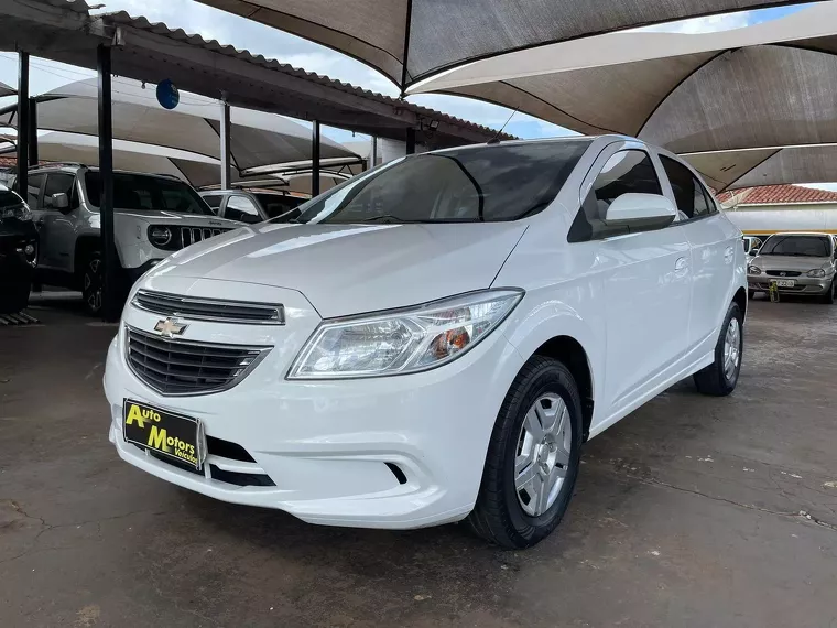 Chevrolet Onix Branco 1