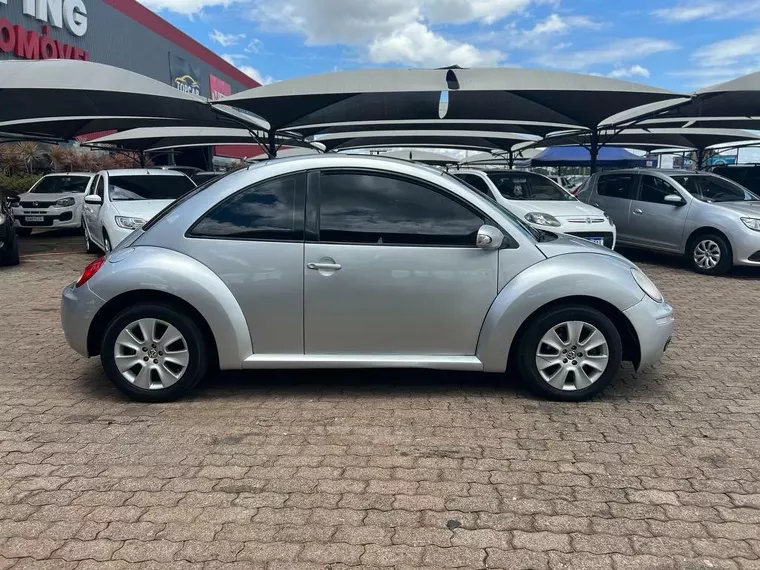 Volkswagen New Beetle Prata 3