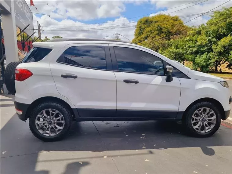 Ford Ecosport Branco 5